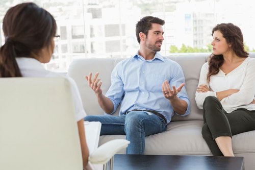couples fighting at the front of therapist
